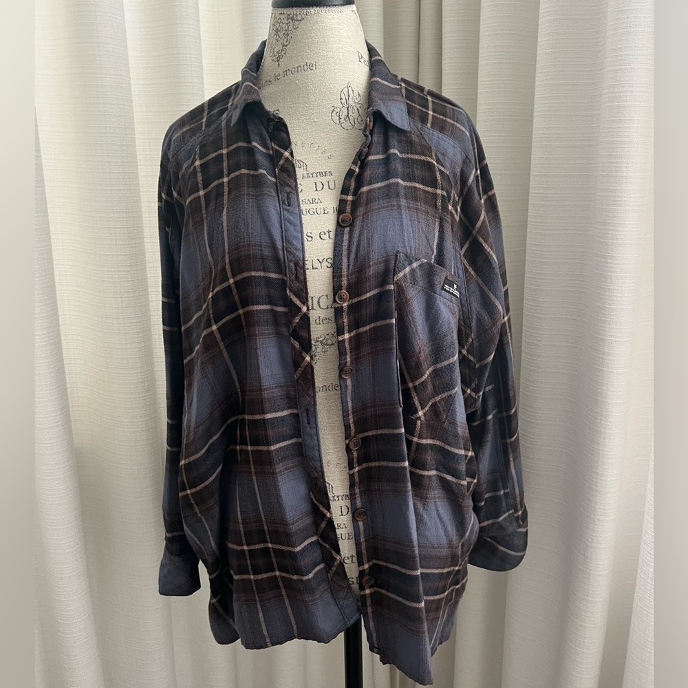 BDG URBAN OUTFITTERS flannel in size Medium. Blues and browns